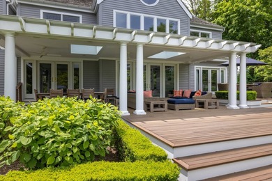 Set on a quiet private block in the heart of Water Mill, this - photo 23