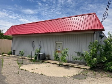 Great location location location, Can be a small business or - photo 3