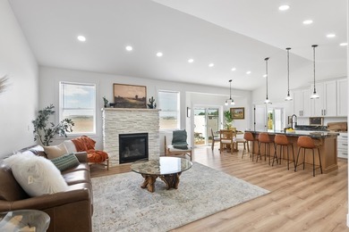 Brand new luxury on plenty of land. Opportunities like this do - photo 4