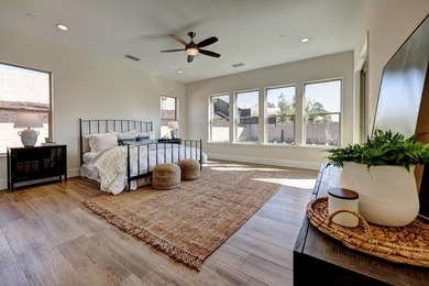 Country Club living with a Hollywood backyard! Gated Villa - photo 26