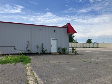 Great location location location, Can be a small business or - photo 7