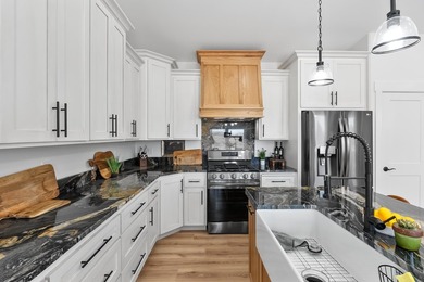 Brand new luxury on plenty of land. Opportunities like this do - photo 9