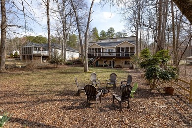 Lakefront on a quite cove on Hartwell with a dock in place, and - photo 41