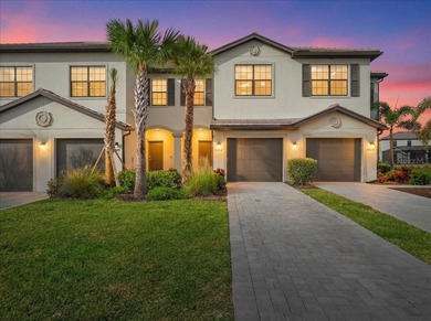 (private lake, pond, coastal) Townhome/Townhouse For Sale in Lakewood Ranch Florida