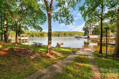 Beautiful waterfront retreat on Lake Wateree! Nestled in a quiet - photo 1