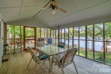 Beautiful waterfront retreat on Lake Wateree! Nestled in a quiet - photo 3