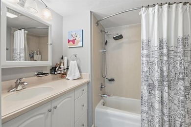 Nestled in the quietest & most private building in Island Club - photo 19