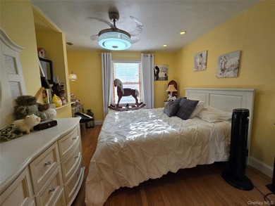 Spacious North Shirley Colonial approximately 2500 SQ Ft Windows - photo 25