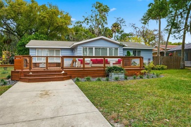 (private lake, pond, coastal) Home For Sale in New Port Richey Florida