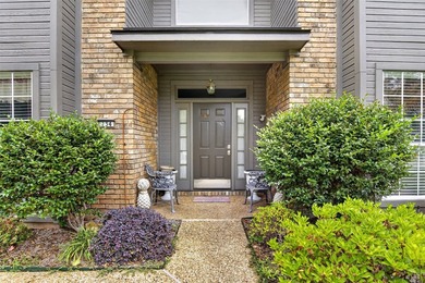 Two story gem in Kings Crossing. Large primary bedroom with walk - photo 3