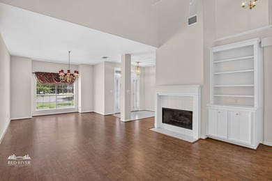 Two story gem in Kings Crossing. Large primary bedroom with walk - photo 8