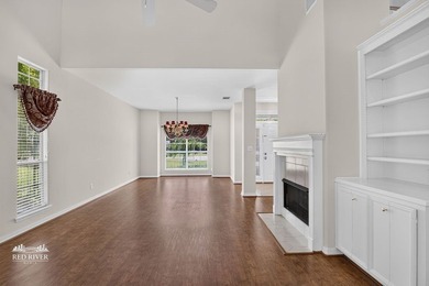 Two story gem in Kings Crossing. Large primary bedroom with walk - photo 10