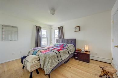Built in 2007 this two-story waterfront residence in the Shore - photo 22
