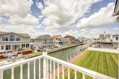 Built in 2007 this two-story waterfront residence in the Shore - photo 27