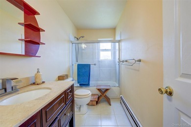 Built in 2007 this two-story waterfront residence in the Shore - photo 29
