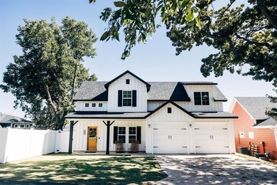 Lake Lewisville Home For Sale in Lake Dallas Texas