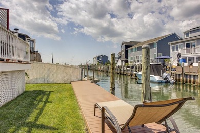 Built in 2007 this two-story waterfront residence in the Shore - photo 34