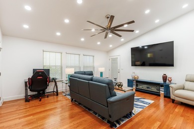 SHORT SALE SUBJECT TO LENDER'S APPROVAL. 3-Bedroom, 2-Bath Home - photo 3