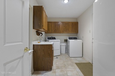 WONDERFUL, SPACIOUS FAMILY HOME IN MUCH SOUGHT AFTER BAYOU OAKS - photo 44