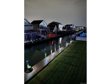 Built in 2007 this two-story waterfront residence in the Shore - photo 45