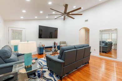 SHORT SALE SUBJECT TO LENDER'S APPROVAL. 3-Bedroom, 2-Bath Home - photo 6