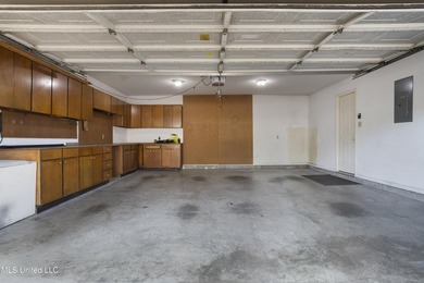 WONDERFUL, SPACIOUS FAMILY HOME IN MUCH SOUGHT AFTER BAYOU OAKS - photo 46
