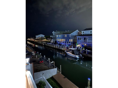 Built in 2007 this two-story waterfront residence in the Shore - photo 47