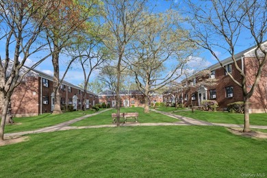 Tranquil living at the Bell Park Gardens-Oakland Gardens gem! - photo 1