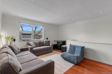 Tranquil living at the Bell Park Gardens-Oakland Gardens gem! - photo 3