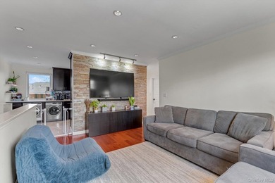 Tranquil living at the Bell Park Gardens-Oakland Gardens gem! - photo 4