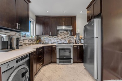 Tranquil living at the Bell Park Gardens-Oakland Gardens gem! - photo 6