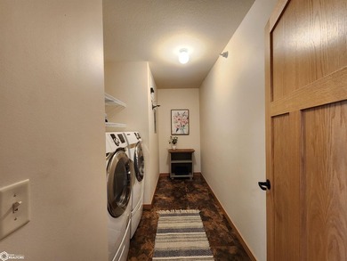 ENJOY THE COMFORT AND CONVENIENCE OF CONDO LIVING IN THIS BRIGHT - photo 11