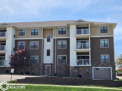 ENJOY THE COMFORT AND CONVENIENCE OF CONDO LIVING IN THIS BRIGHT - photo 18