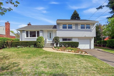 Spacious and well-maintained home offering an open and inviting - photo 2