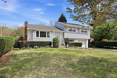 Spacious and well-maintained home offering an open and inviting - photo 3