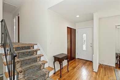 Spacious and well-maintained home offering an open and inviting - photo 4