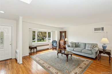 Spacious and well-maintained home offering an open and inviting - photo 5