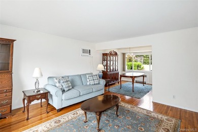 Spacious and well-maintained home offering an open and inviting - photo 6