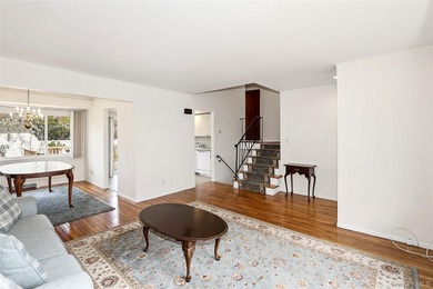 Spacious and well-maintained home offering an open and inviting - photo 8