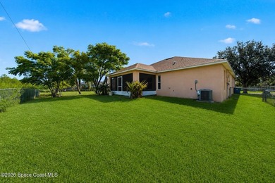 Roof replaced in 2022. Oversized 4-bedroom home with concrete - photo 2