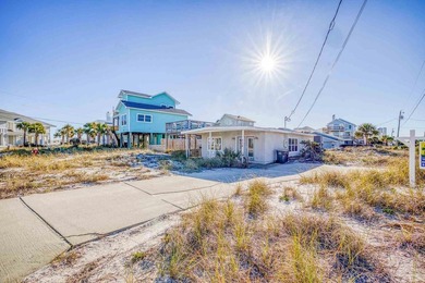 An original Pensacola Beach bungalow! Charming cottage. Vintage - photo 3