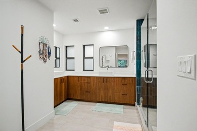 Welcome to this beautifully renovated 5BR/3.5BA home plus - photo 34