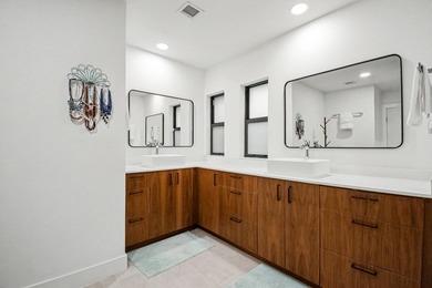 Welcome to this beautifully renovated 5BR/3.5BA home plus - photo 36