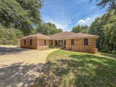 (private lake, pond, creek) Home For Sale in Crestview Florida