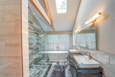 Stunning Custom 4,000 Sq. Ft. Builder's Home in Southdown - photo 11