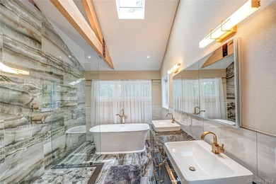Stunning Custom 4,000 Sq. Ft. Builder's Home in Southdown - photo 12