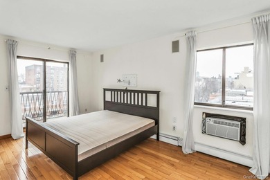 Prime Flushing! Top floor, corner southwest exposure. Spacious 2 - photo 13