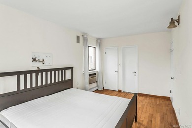 Prime Flushing! Top floor, corner southwest exposure. Spacious 2 - photo 14