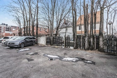 Prime Flushing! Top floor, corner southwest exposure. Spacious 2 - photo 27