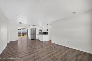 Enjoy the best of coastal living in this versatile newly - photo 3